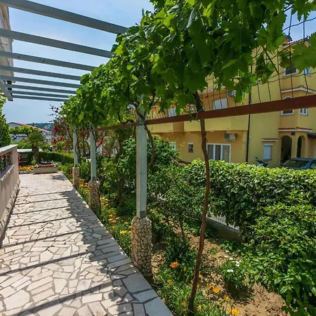 Ane Apartment Lopar