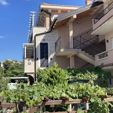 Ane Apartment Lopar